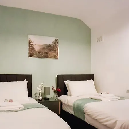 Дом отдыха Charming 3-bedroom Near Nec, Airport & Bullring
